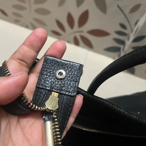 Authentic Tods tote 👜 with expandable storage soft pebbled leather durable - Picture 9 of 13